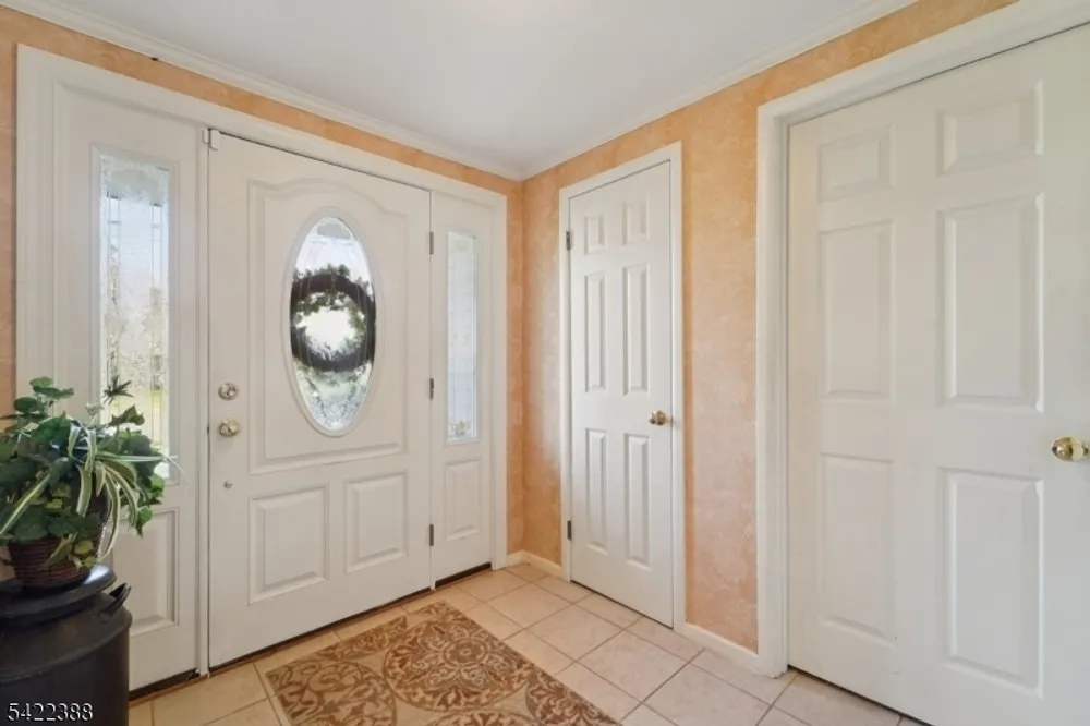 15 Ella Ln, Wayne, NJ 07470