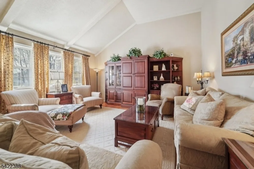 15 Ella Ln, Wayne, NJ 07470