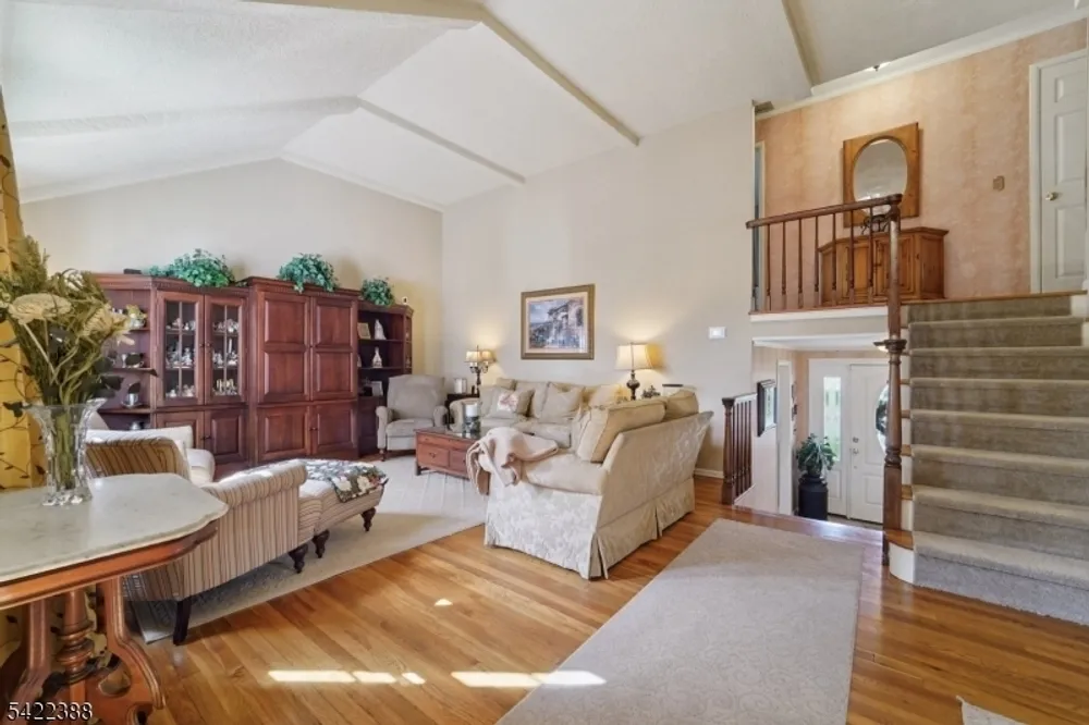 15 Ella Ln, Wayne, NJ 07470