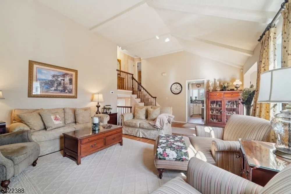 15 Ella Ln, Wayne, NJ 07470