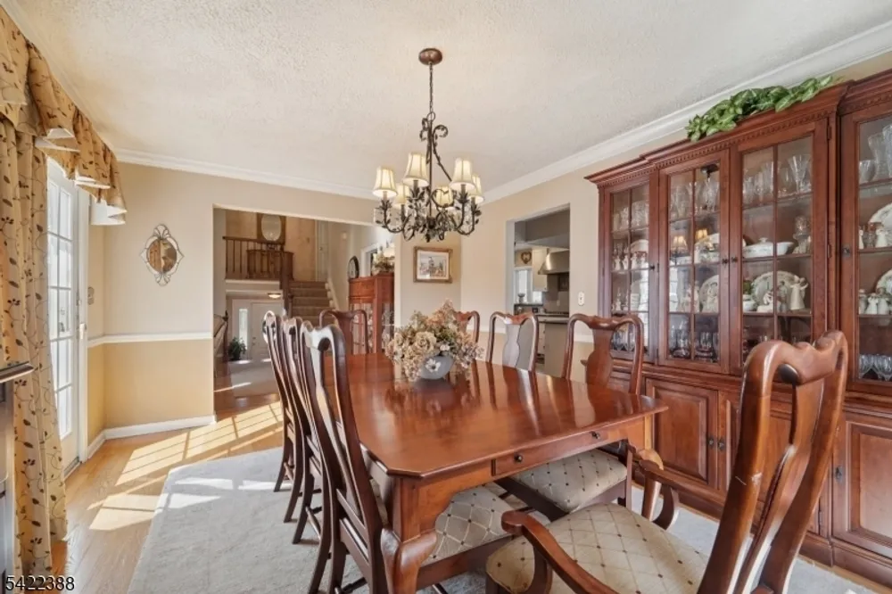 15 Ella Ln, Wayne, NJ 07470