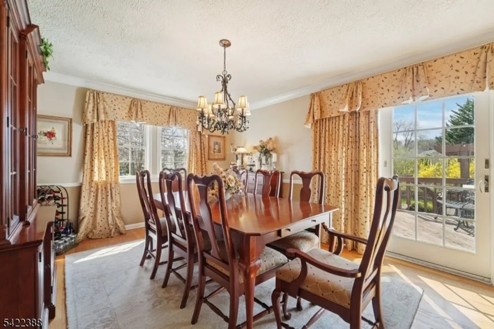 15 Ella Ln, Wayne, NJ 07470