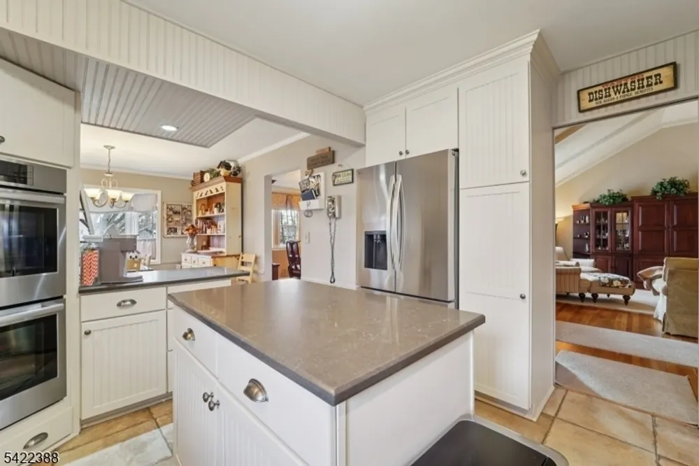 15 Ella Ln, Wayne, NJ 07470