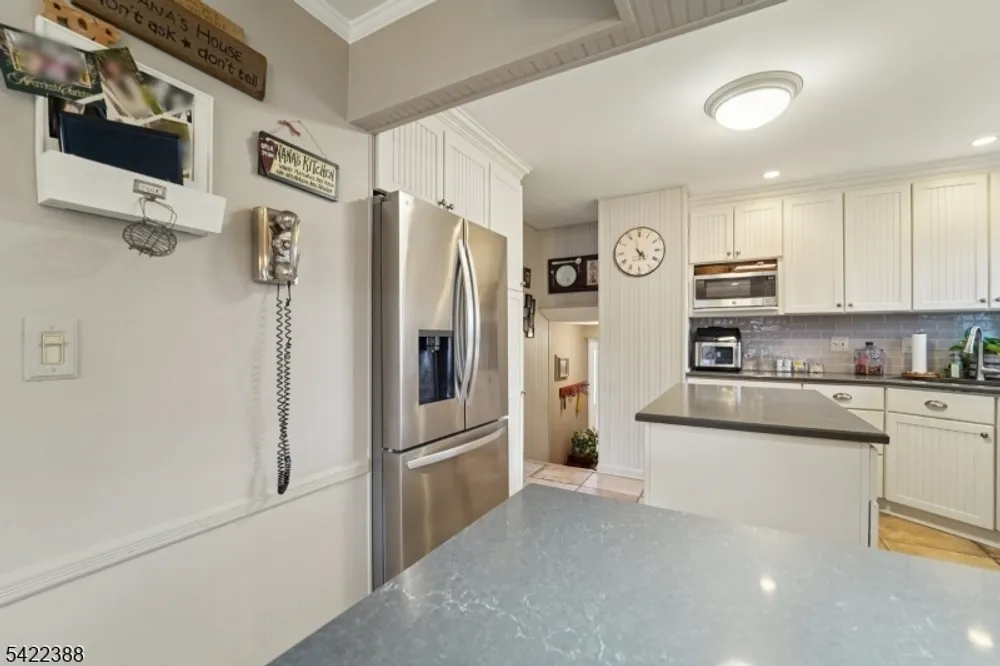 15 Ella Ln, Wayne, NJ 07470