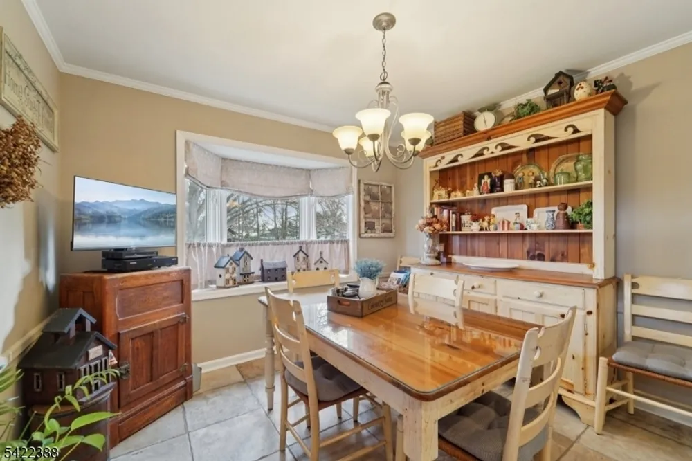 15 Ella Ln, Wayne, NJ 07470