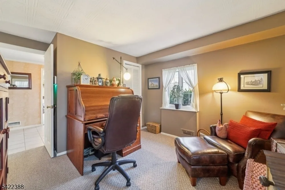 15 Ella Ln, Wayne, NJ 07470