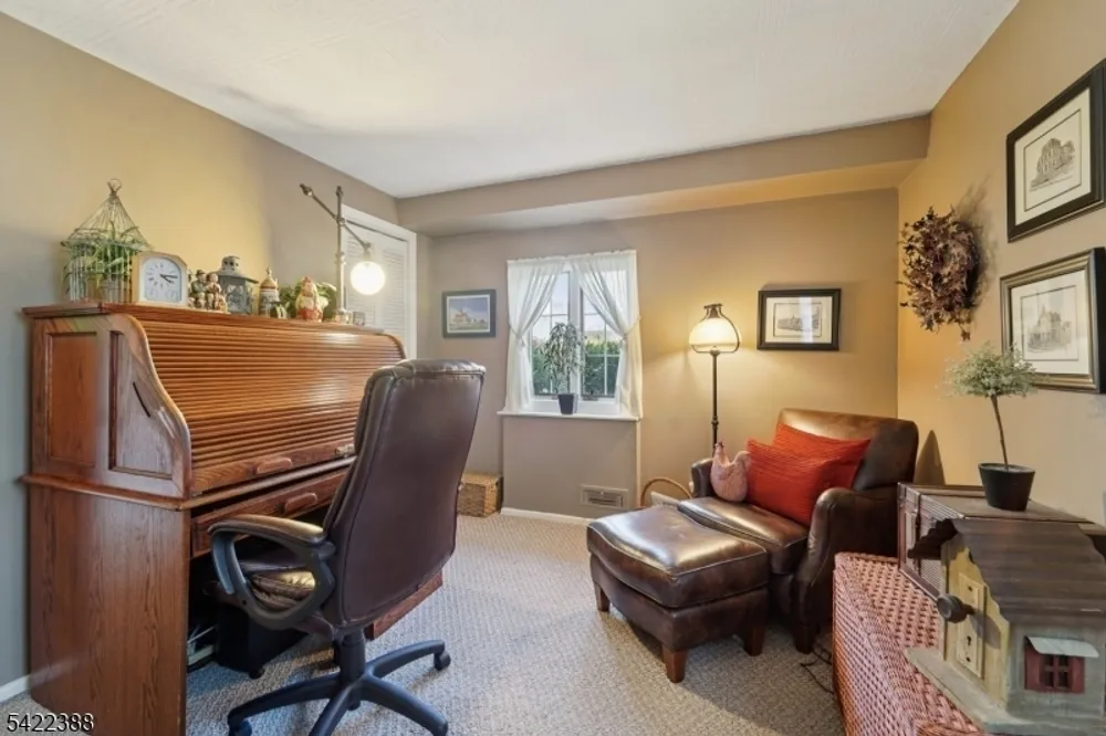 15 Ella Ln, Wayne, NJ 07470