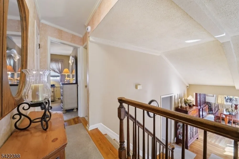 15 Ella Ln, Wayne, NJ 07470