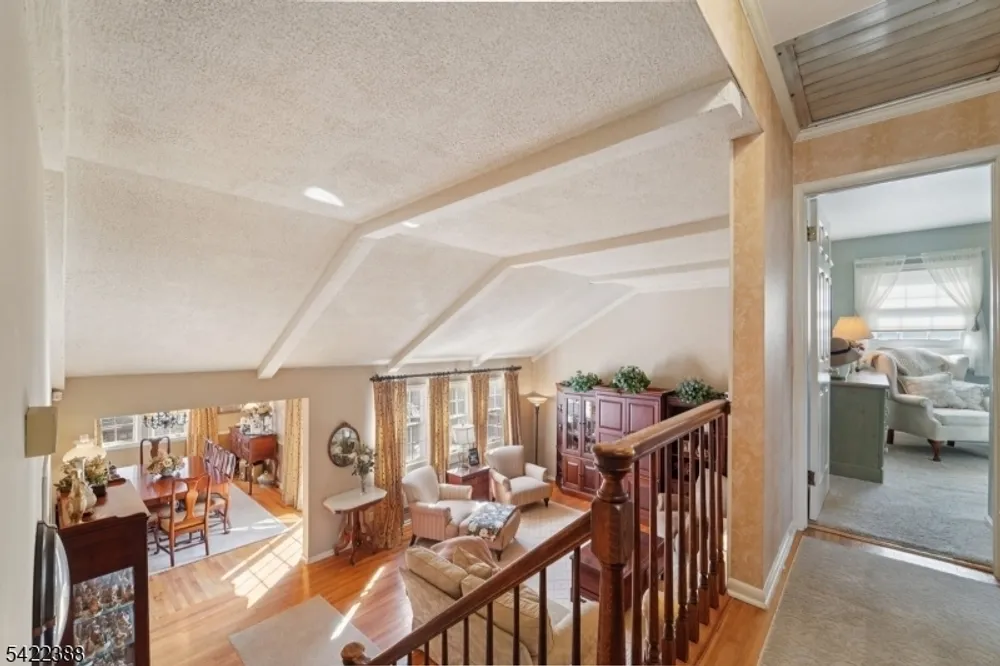 15 Ella Ln, Wayne, NJ 07470
