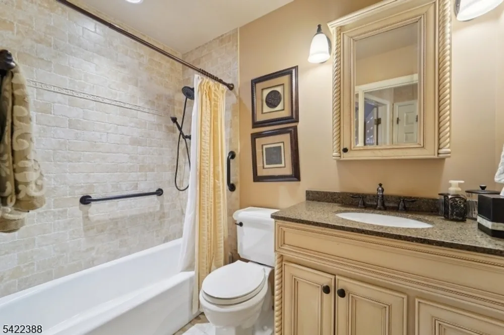 15 Ella Ln, Wayne, NJ 07470