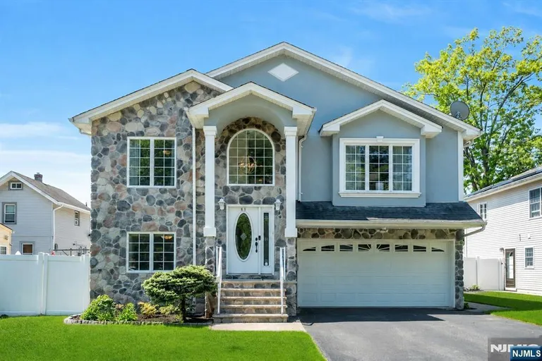 69 Thiem Ave, Rochelle Park, NJ 07662