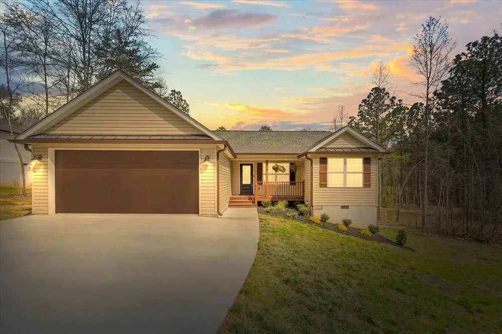 818 Bridges Rd, Rocky Face, GA 30740