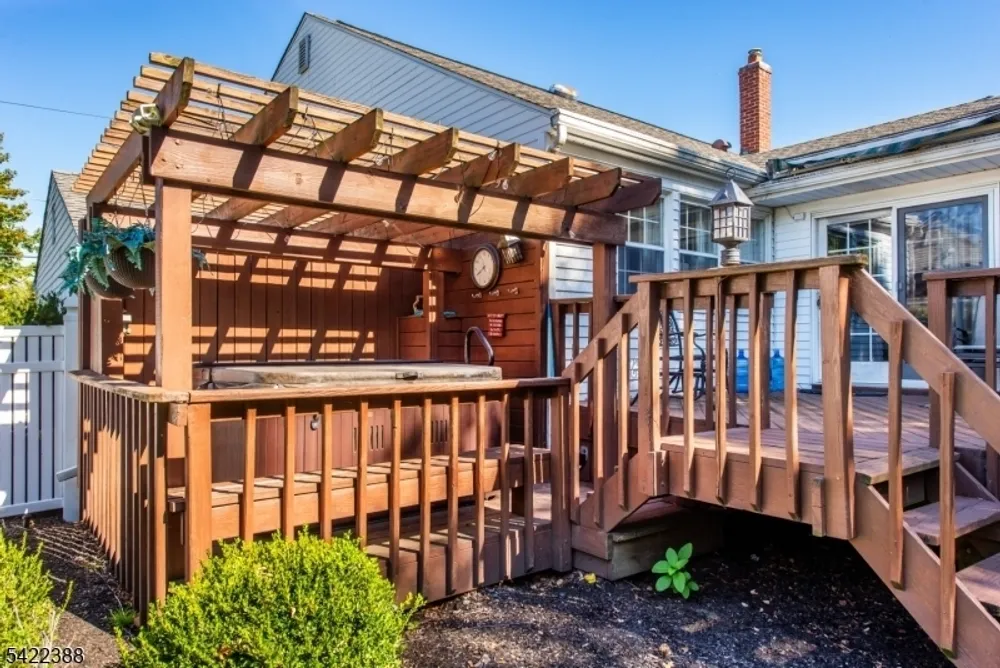 15 Ella Ln, Wayne, NJ 07470