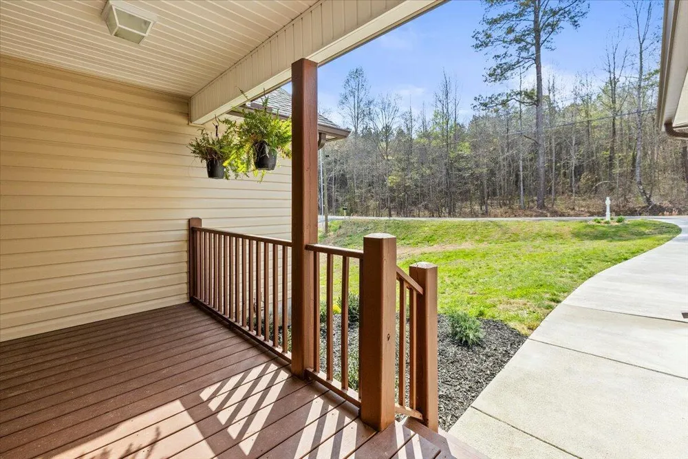 818 Bridges Rd, Rocky Face, GA 30740