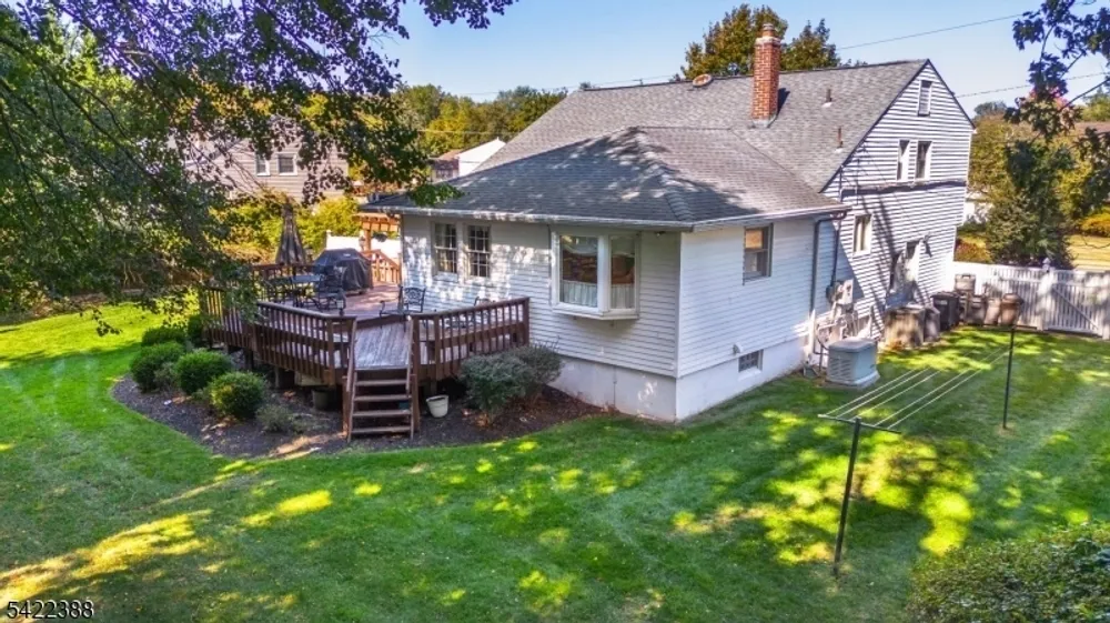 15 Ella Ln, Wayne, NJ 07470