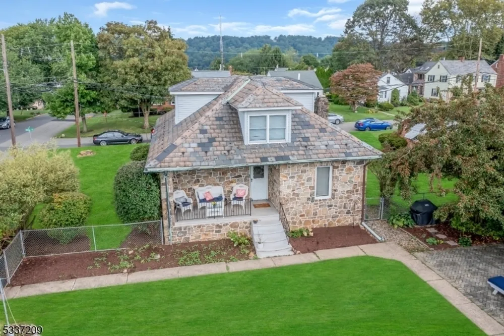 122 Aurora St, Lopatcong Overlook, NJ 08865