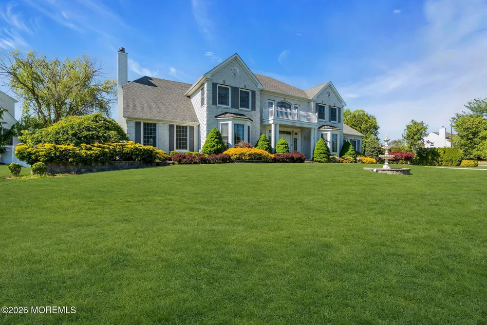 12 Standish Dr, Ocean, NJ 07712