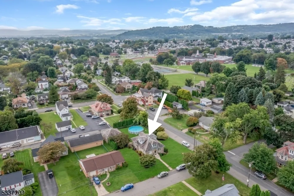 122 Aurora St, Lopatcong Overlook, NJ 08865