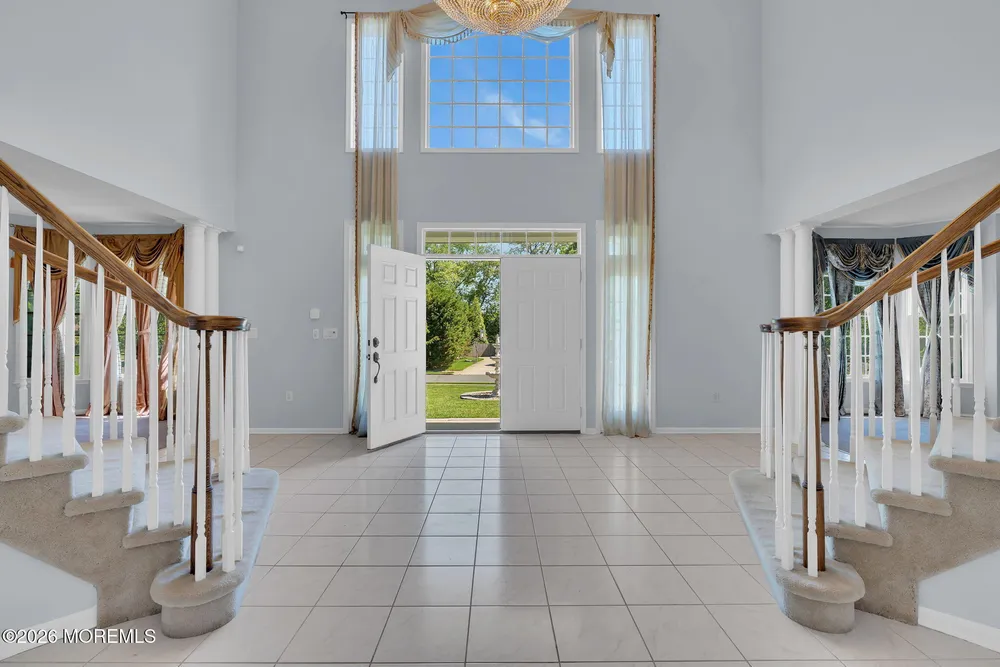 12 Standish Dr, Ocean, NJ 07712
