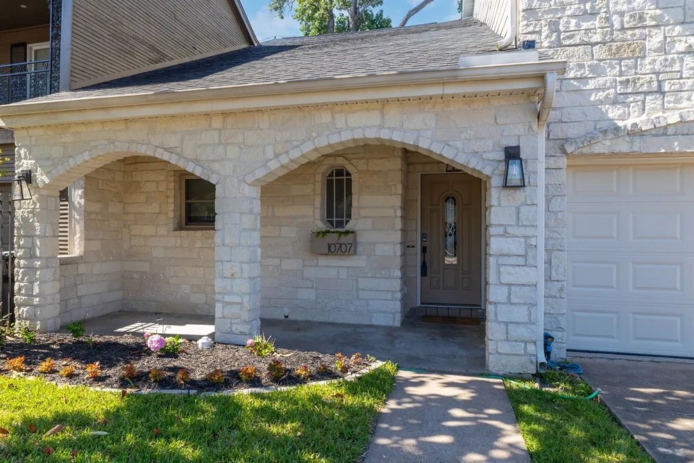 10707 Boardwalk St, Houston, TX 77042