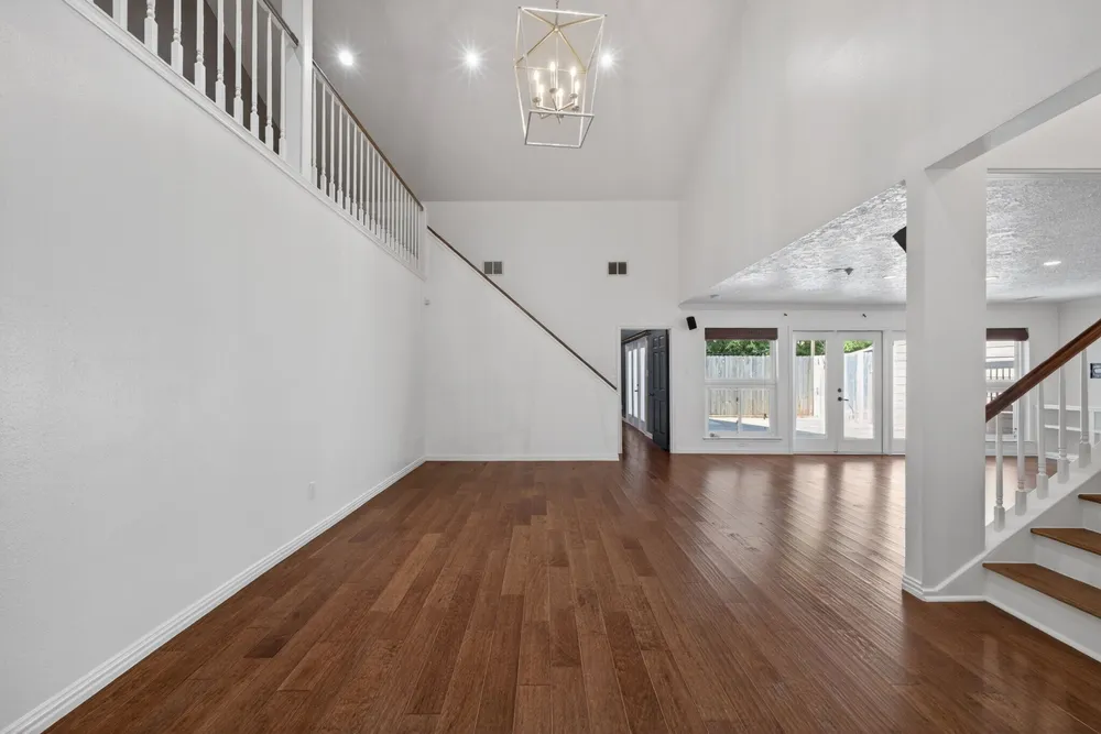 10707 Boardwalk St, Houston, TX 77042