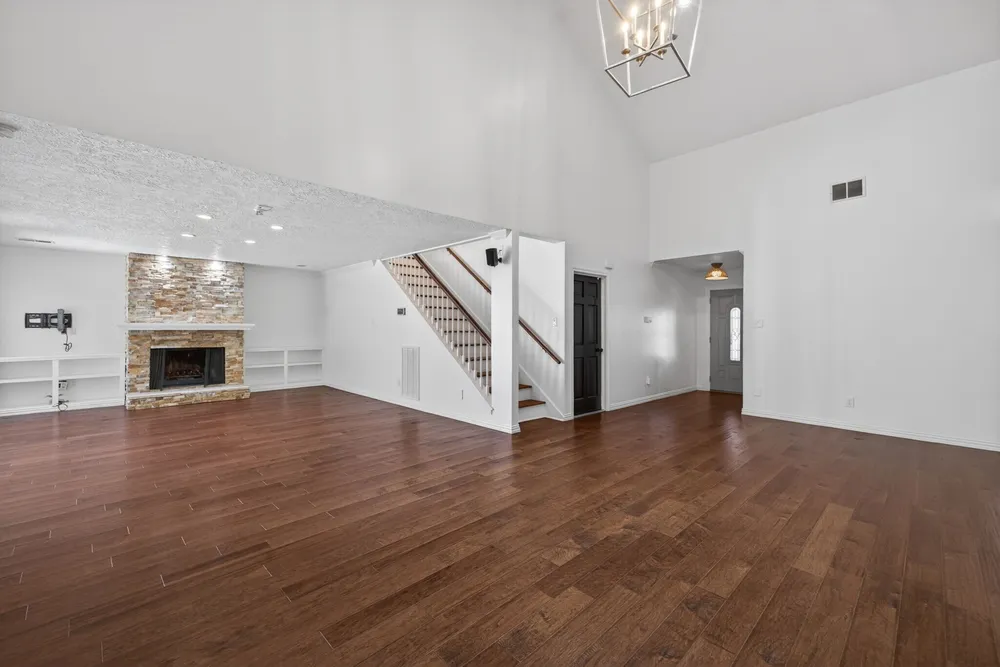 10707 Boardwalk St, Houston, TX 77042