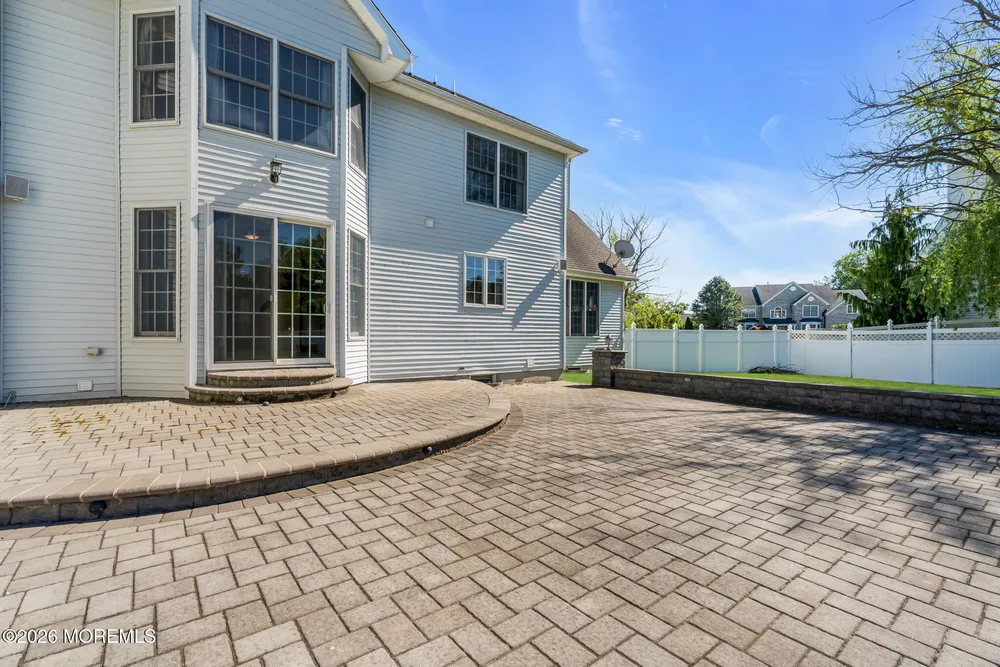 12 Standish Dr, Ocean, NJ 07712