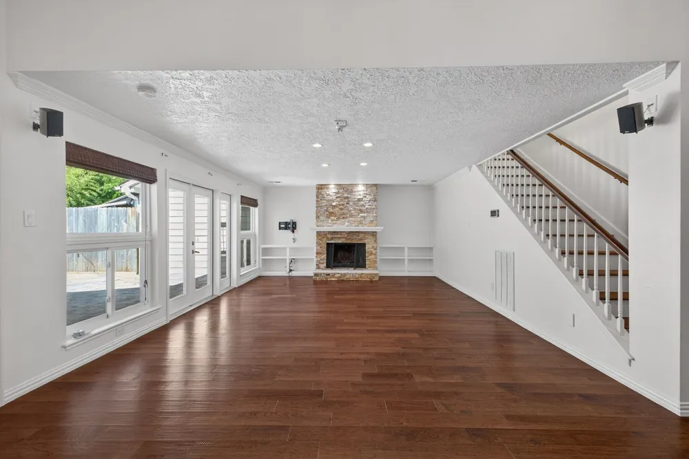 10707 Boardwalk St, Houston, TX 77042