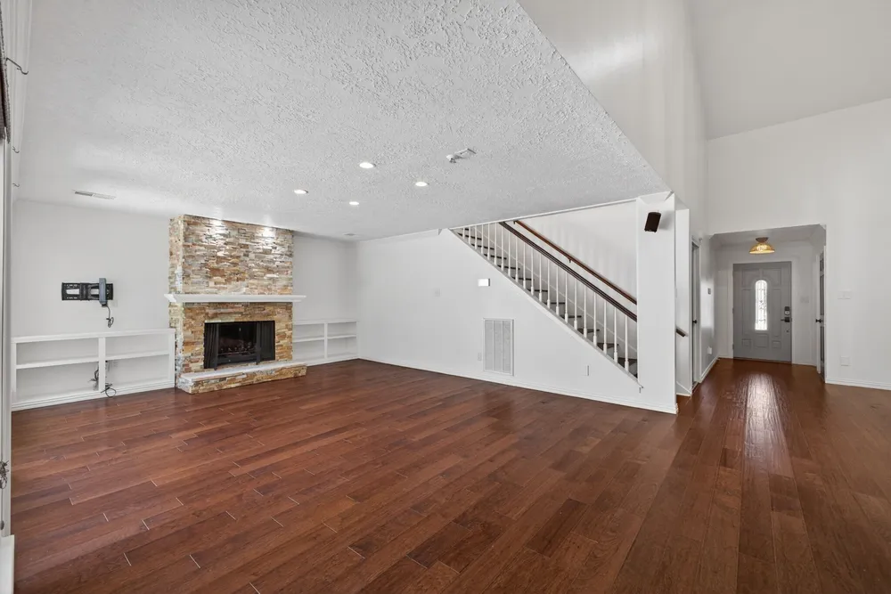 10707 Boardwalk St, Houston, TX 77042