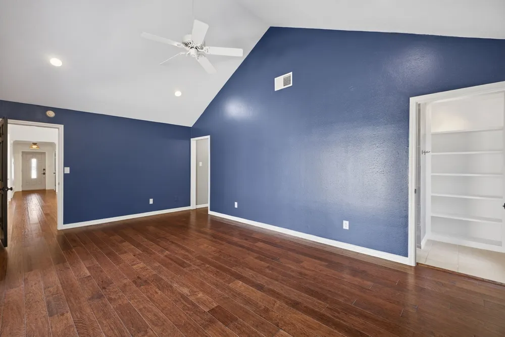 10707 Boardwalk St, Houston, TX 77042