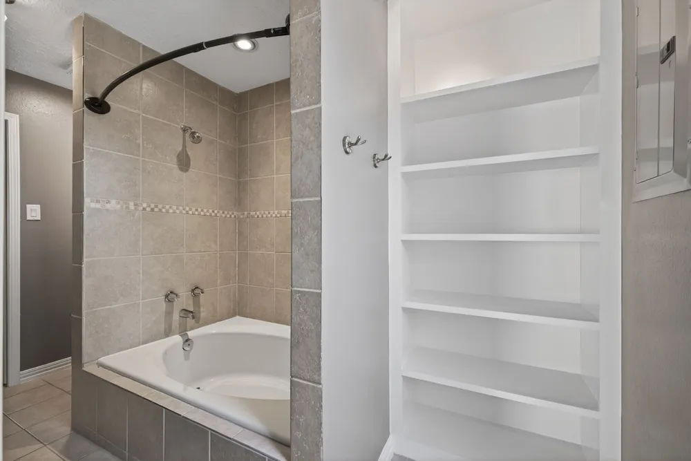 10707 Boardwalk St, Houston, TX 77042