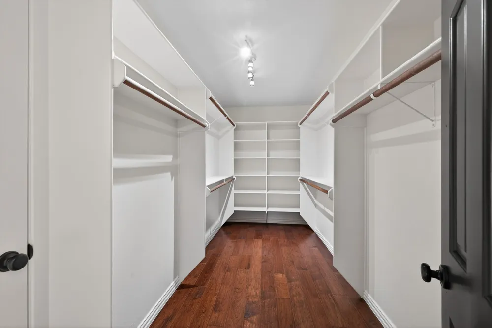 10707 Boardwalk St, Houston, TX 77042
