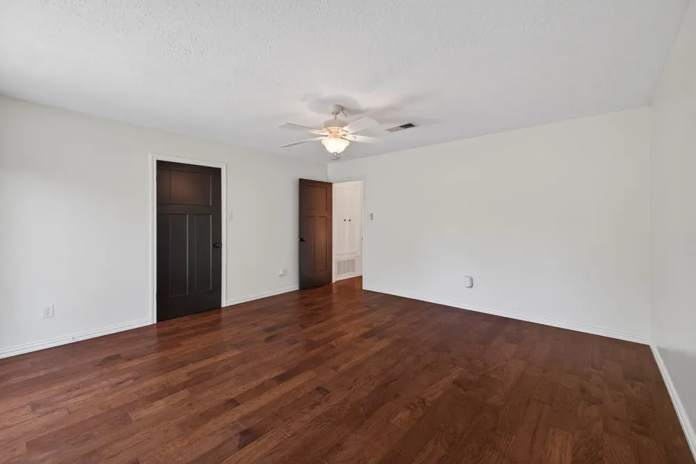 10707 Boardwalk St, Houston, TX 77042