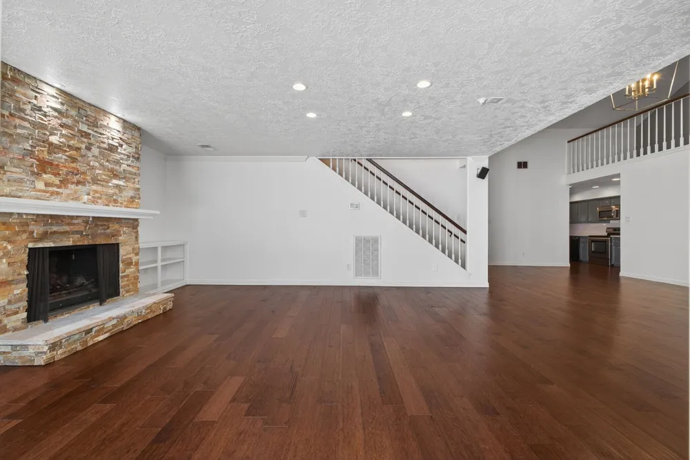 10707 Boardwalk St, Houston, TX 77042