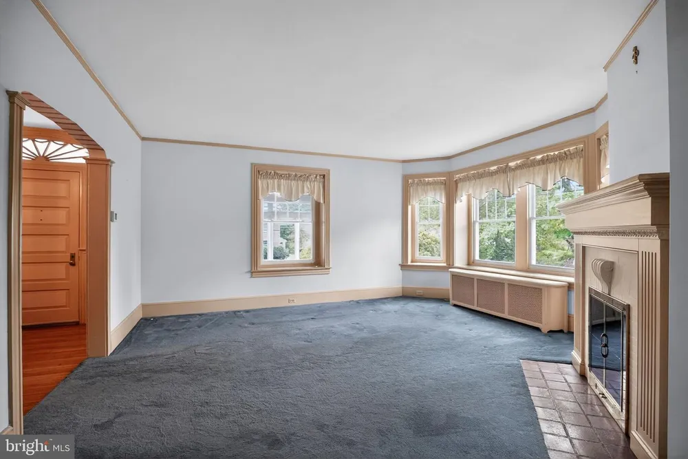 121 Weldy Ave, Oreland, PA 19075