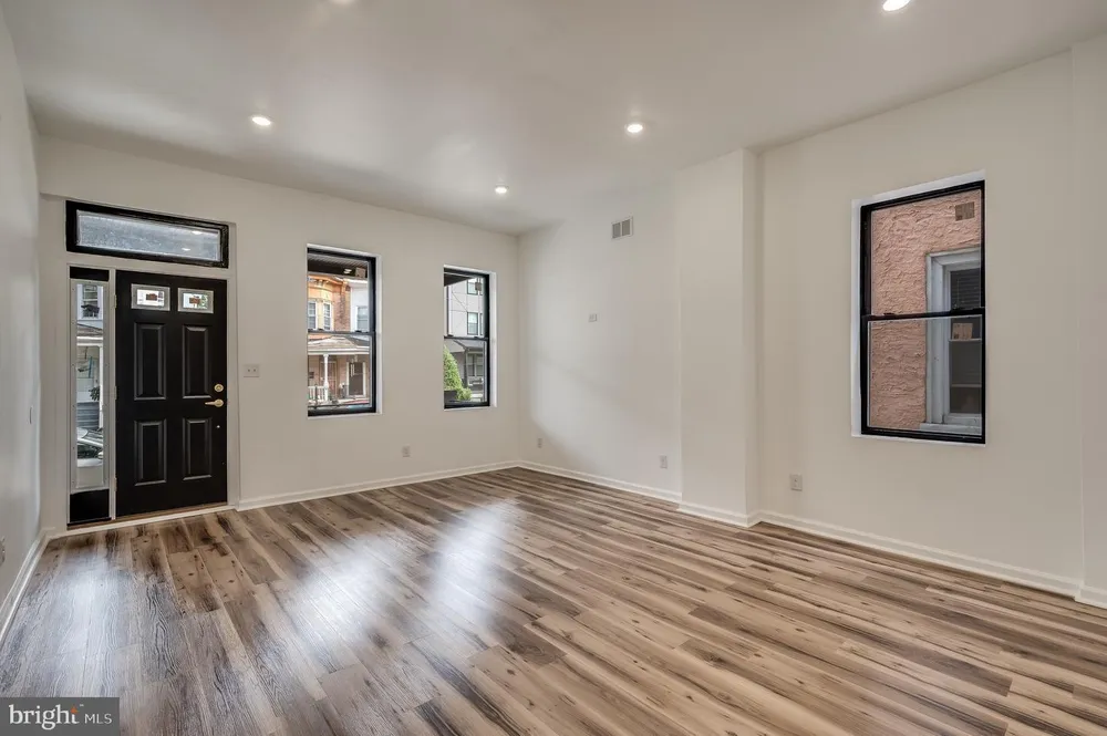 111 W Sharpnack St, Philadelphia, PA 19119
