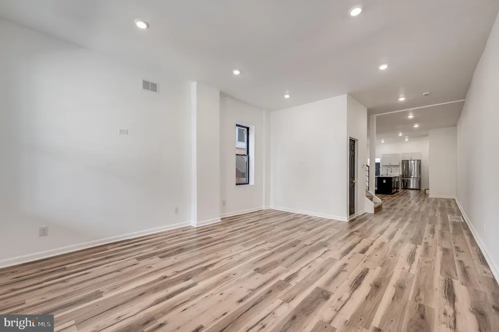 111 W Sharpnack St, Philadelphia, PA 19119