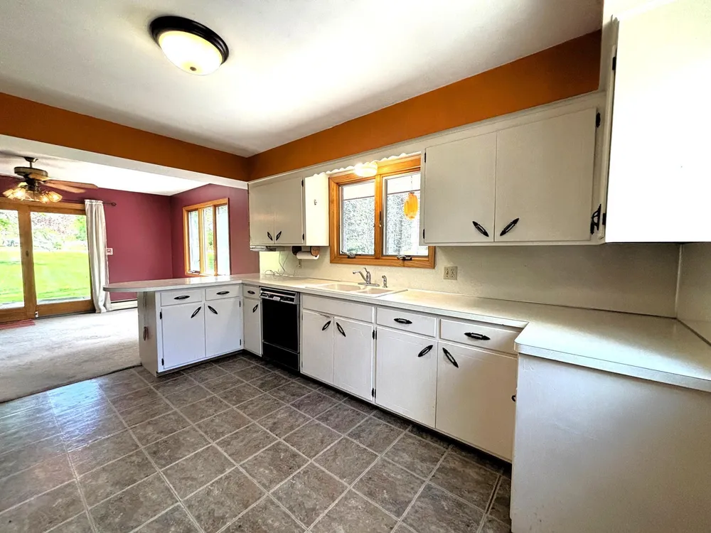 1447 Sterling St S, Maplewood, MN 55119