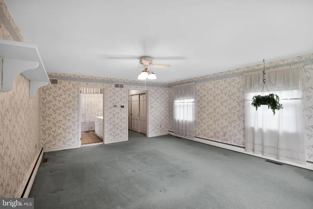 121 Weldy Ave, Oreland, PA 19075