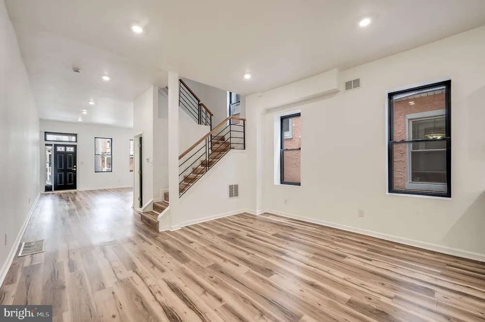 111 W Sharpnack St, Philadelphia, PA 19119