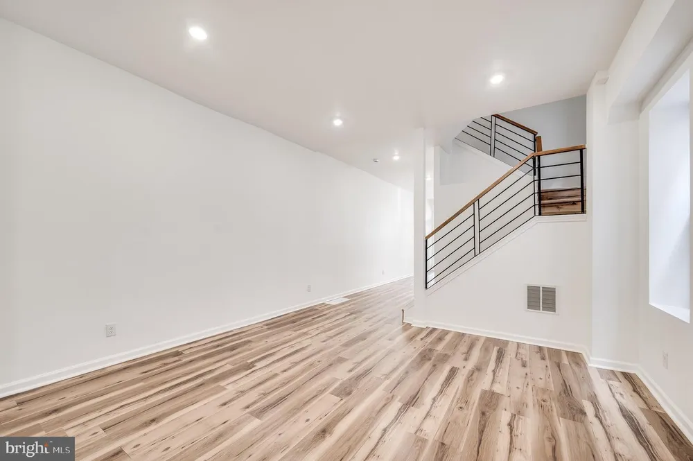 111 W Sharpnack St, Philadelphia, PA 19119