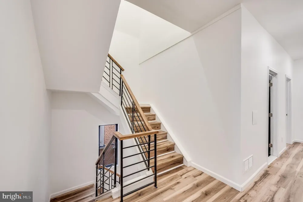 111 W Sharpnack St, Philadelphia, PA 19119