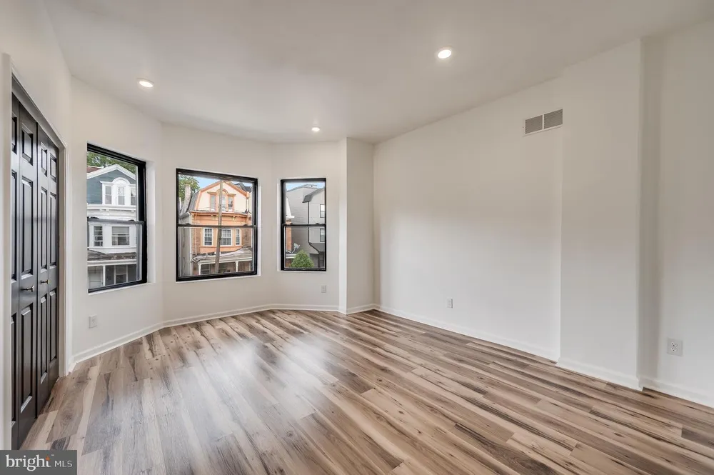 111 W Sharpnack St, Philadelphia, PA 19119