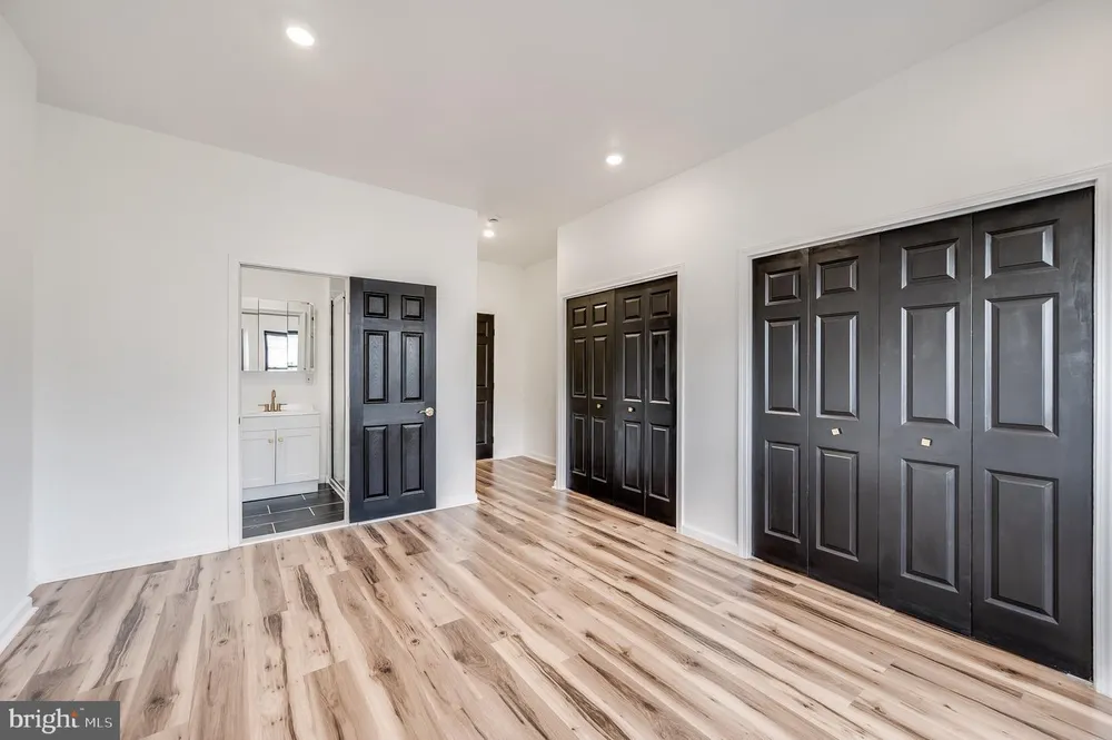111 W Sharpnack St, Philadelphia, PA 19119