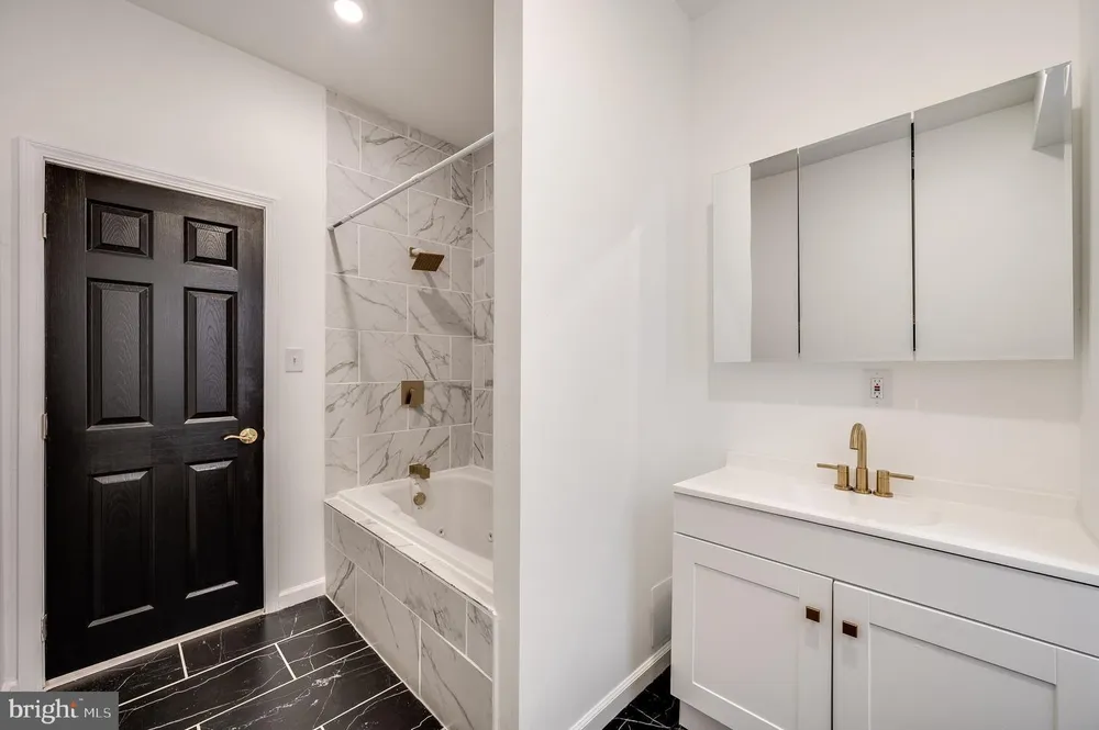 111 W Sharpnack St, Philadelphia, PA 19119