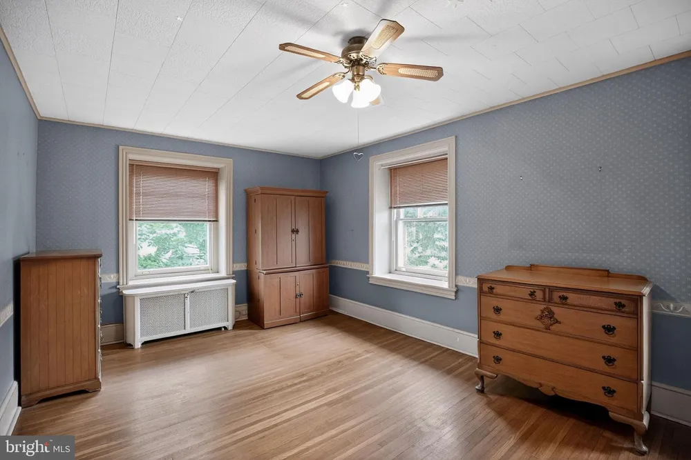 121 Weldy Ave, Oreland, PA 19075