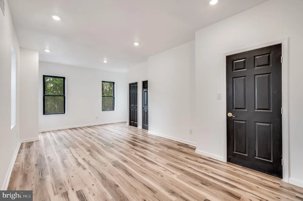 111 W Sharpnack St, Philadelphia, PA 19119