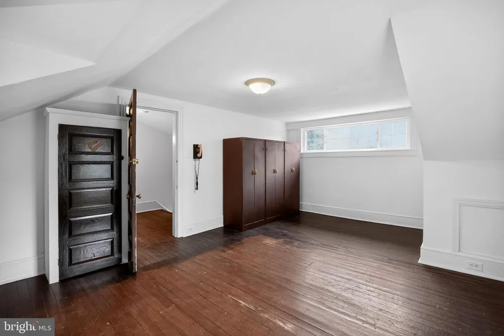 121 Weldy Ave, Oreland, PA 19075