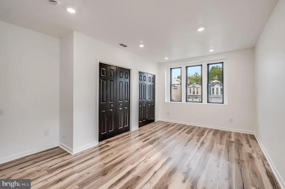 111 W Sharpnack St, Philadelphia, PA 19119