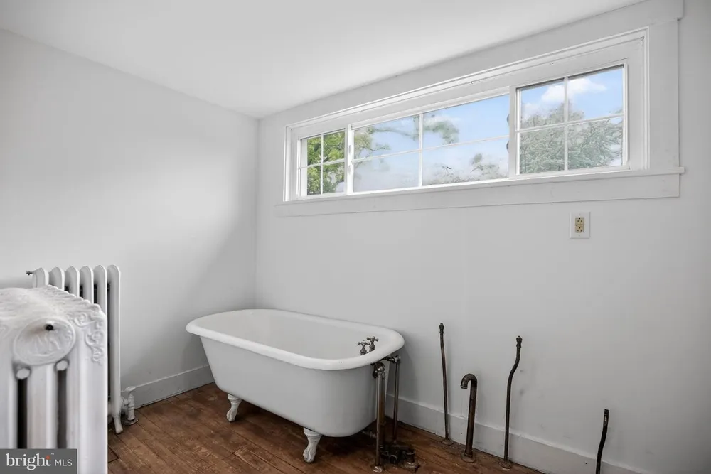121 Weldy Ave, Oreland, PA 19075